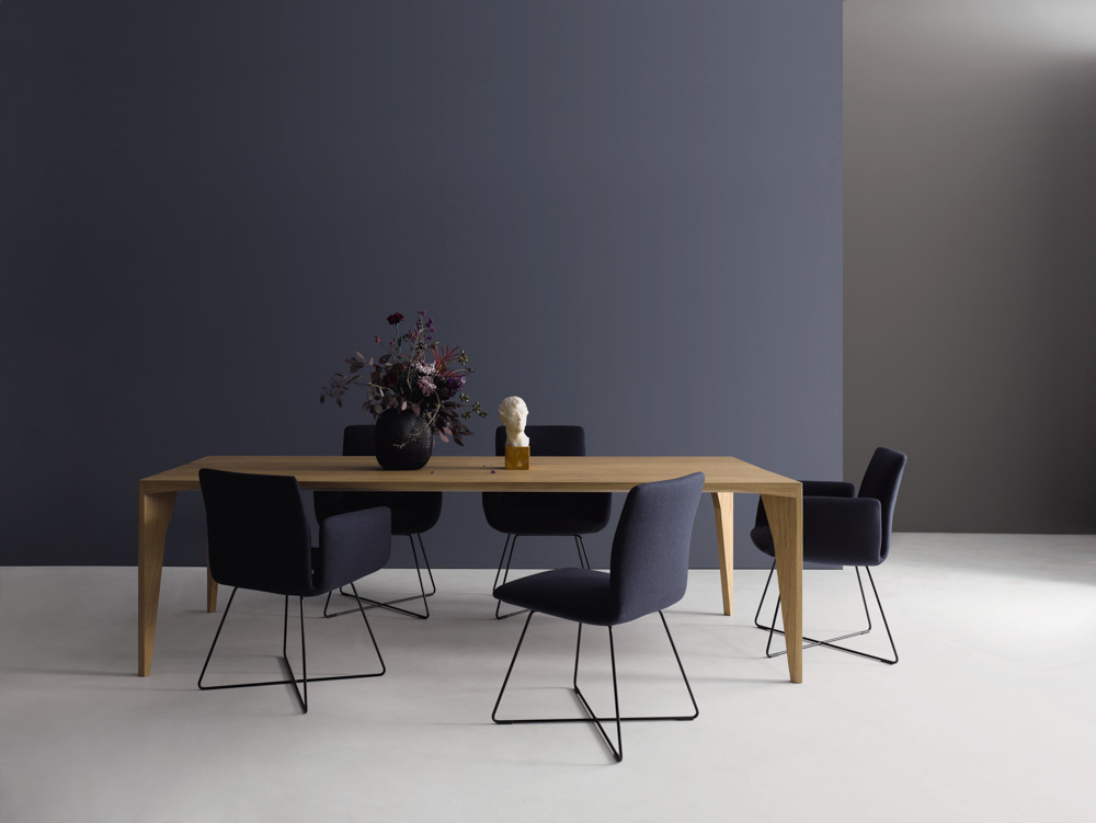 COR – Tisch & Stühle